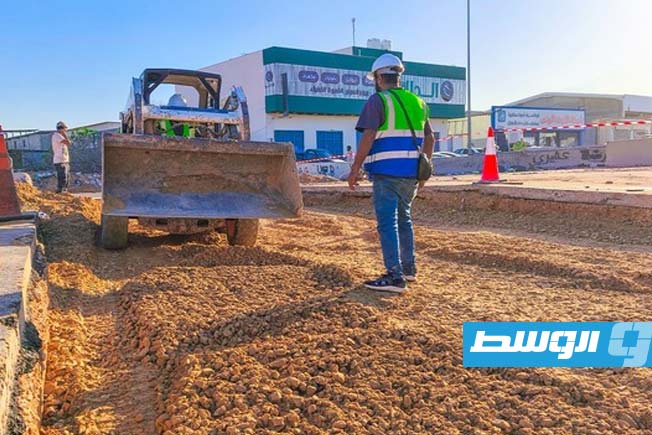 العمل في رصف محور البيفي في طرابلس (مديرية أمن طرابلس)
