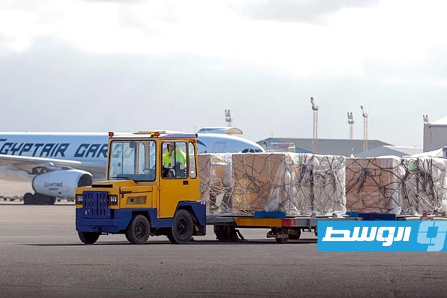 شحنات جديدة من التطعيمات الروتينية تصل مطار معيتيقة الدولي، الأربعاء 3 ديسمبر 2025 (المركز الوطني لمكافحة الأمراض)