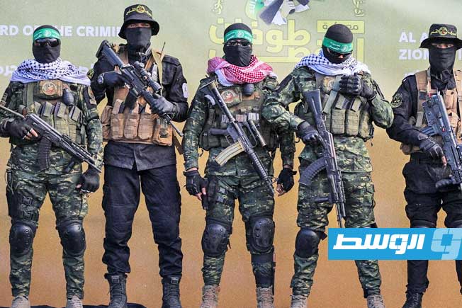 عناصر كتائب القسام ينتشرون في ميدان فلسطين بمدينة غزة، قبل تسليم الأسيرات المجندات الأربع. 25 يناير 2025. (صورة مثبتة من فيديو)