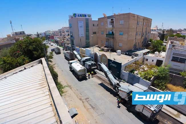 بدء صيانة الطريق الرئيسي بن عاشور بمحلة المنشية في طرابلس، 8 يوليو 2026 (جهاز تنفيذ مشروعات الإسكان)