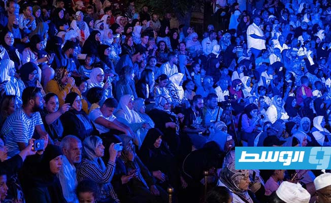 الجماهير تتفاعل مع الفنان لطفي بوشناق في حفل اختتام ليالي المدينة بطرابلس، 5 سبتمبر 2023. (فيسبوك)