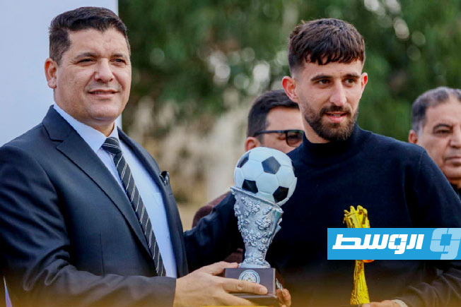 مراسم تتويج من بطولة الاستقلال لسباعيات كرة القدم. (فيسبوك)
