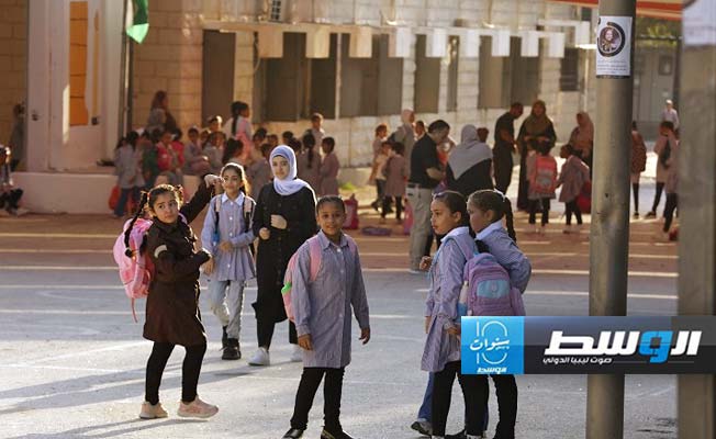 طلاب وطالبات داخل مدرسة في أريحا بالضفة الغربية، 9 سبتمبر 2024. (وكالة وفا)