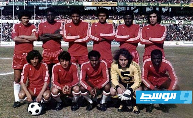 الهاشمي قائدًا للمنتخب في مباراته الأخيرة أمام الجزائر. (إنترنت)