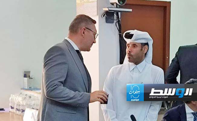 سفير قطر متحدثا إلى القائم بالأعمال الروسي في ليبيا إلدار يافروف، الأحد 18 أغسطس 2024. (السفارة الروسية في ليبيا)