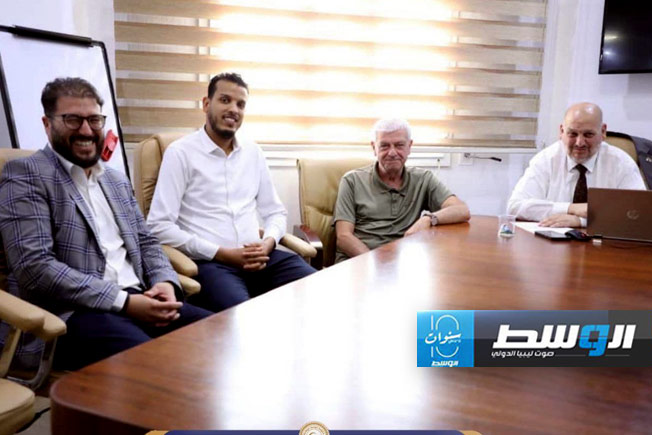 خبير إيطالي من معهد «سيام باري» ومسؤولون في مختبر الإصحاح البيئي في جولة داخل المختبر لتقييم حالته الفنية (وزارة الحكم المحلي)