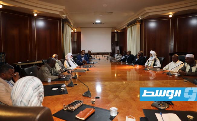 وزير الاقتصاد والتجارة محمد الحويج يلتقي حكماء وأعيان مدن ومناطق الجنوب (صفحة الوزارة على فيسبوك)