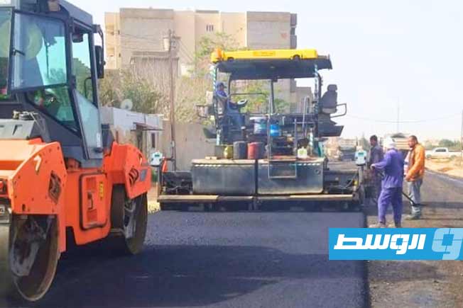 من أعمال رصف الطريق المحاذي لجامع حمزة بمشروع الهضبة الزراعي في طرابلس، أول فبراير 2025 (جهاز تنفيذ مشروعات الإسكان)