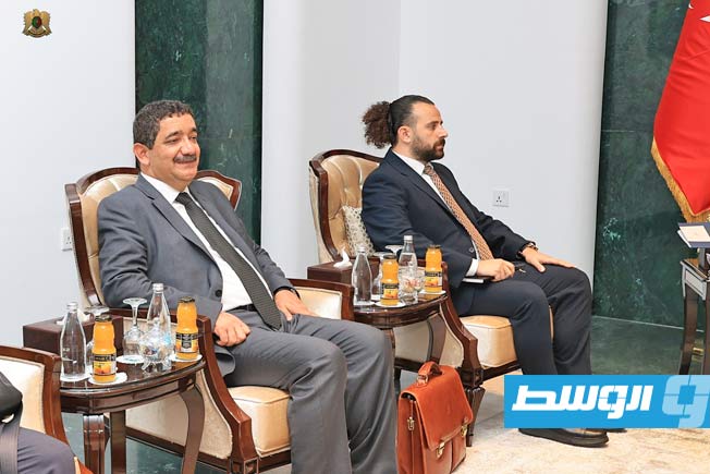 لقاء صدام حفتر ورئيس المخابرات التركي إبراهيم كالين في بنغازي، الإثنين 25 أغسطس 2025. (القيادة العامة)