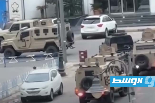 سيارات مسلحة انتشرت في شوارع طرابلس خلال الاشتباكات، 14 مايو 2025. (صورة من مقطع فيديو)
