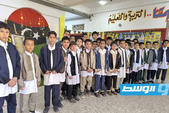 طلاب المدارس يحضرون بالزي التقليدي احتفاء باليوم الوطني للزي التقليدي. (فيسوك)