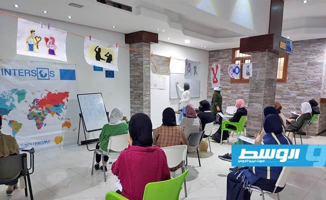 زيارة وفد الاتحاد الأوروبي ويونيسف إلى مركز بيتي في سوق الجمعة. الثلاثاء 8 ديسمبر 2020. (البعثة الأوروبية)
