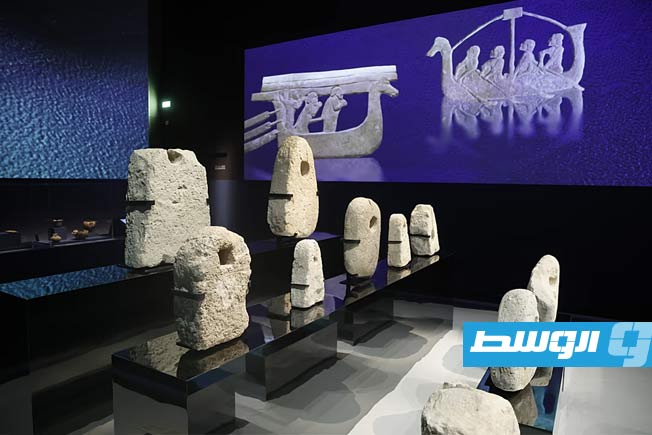 جانب من معرض «جبيل: المدينة الألفية في لبنان» يحتفي بتراث مدينة جبيل اللبنانية في باريس. (أ ب نيوز)