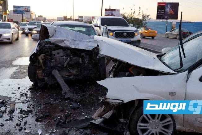 اصطدام سيارتين قرب جزيرة النصب التذكاري في عين زارة، 23 ديسمبر 2025 (مديرية أمن طرابلس)