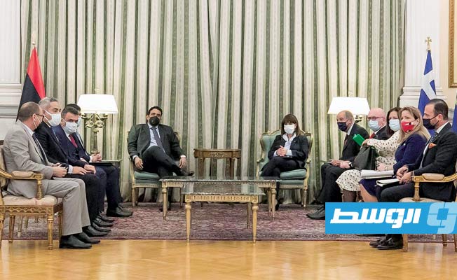 المنفي ورئيسة اليونان إيكاتيريني ساكيلاروبولو خلال لقاء في العاصمة اليونانية أثينا، 14 أبريل 2021. (المكتب الإعلامي للمنفي)