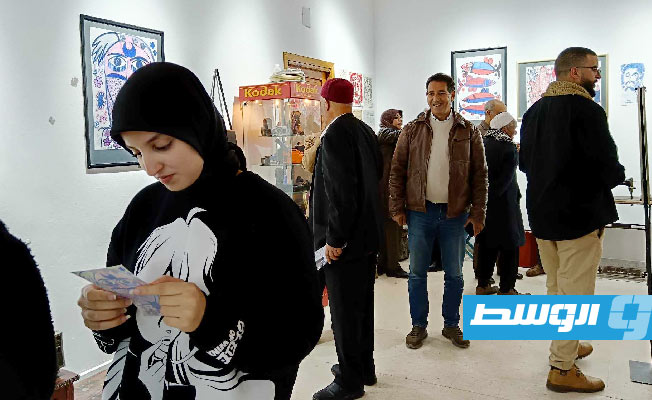 جانب من معرض الفنان والباحث مختار دريرة في دار الحاراتي بالمدينة القديمة طرابلس، في 22 ديسمبر 2024. (بوابة الوسط)