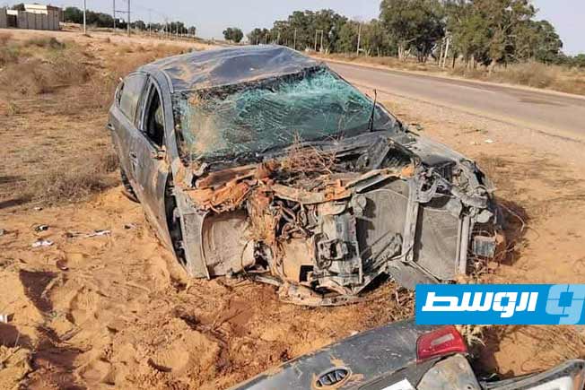 سيارة عقب حادث مروري في هراوة جنوب سرت، 9 يونيو 2025. (مديرية أمن سرت)