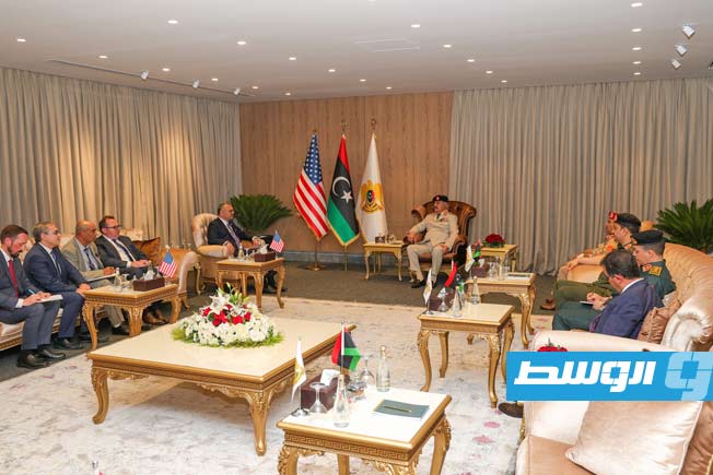 لقاء حفتر ومستشار الرئيس الأميركي في بنغازي، الخميس 24 يوليو 2025. (القيادة العامة)