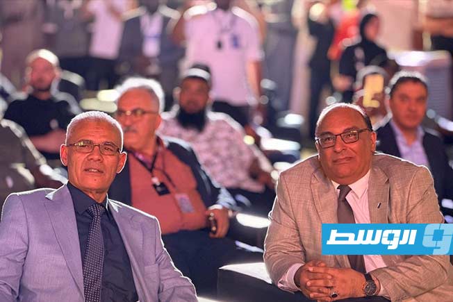 مشاركون في مراسم احتفال رسمية بإعادة افتتاح مطار سبها الدولي بعد تطويره، 16 مايو 2026 (الإنترنت)