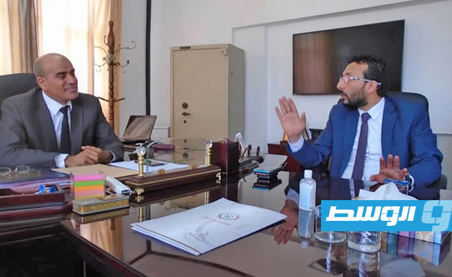 مراسم توقيع عقد صيانة وتحويل بهو الثانوية الصناعية ببني وليد إلى فندق. (الإنترنت)