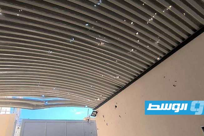 صورة رصدها الوفد الزائر لآثار استهداف سجن معيتيقة في طرابلس، السبت 31 مايو 2025. (الإنترنت)