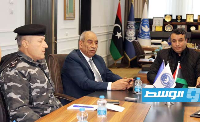 من اجتماع وكيل وزارة الداخلية لواء محمود سعيد، مع وزير الدولة لشؤون النازحين أحمد أبو إخزام, (وزارة الداخلية)