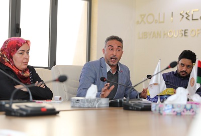 رايزدون زينينغا يلتقي مجموعة من أعضاء مجلس النواب يمثلون طرابلس وبنغازي ومرزق وورشفانة، الإثنين 17 أبريل 2023 (البعثة الأممية)