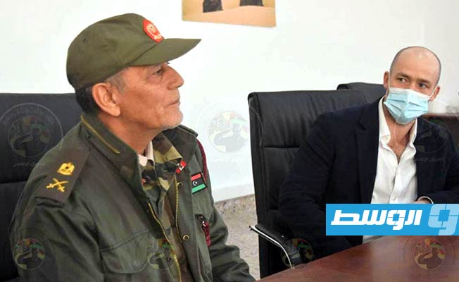 السفيرة البريطانية تجتمع مع آمر غرفة عمليات سرت والجفرة في مصراتة