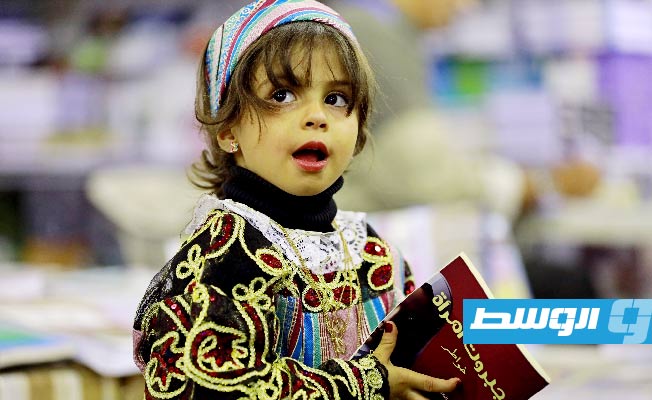 الفرقة الرابعة بمفوضية الكشافة والمرشدات في معرض بنغازي للكتاب. (فيسبوك)