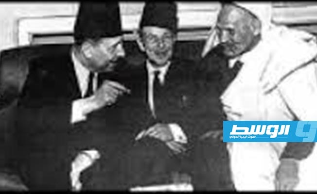 نقاش من رفاقه من رجال الدولة