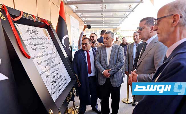 الدبيبة والكبير وشكشك خلال مشاركتهم في افتتاح مجمع المدرجات الجديد بجامعة طرابلس، الثلاثاء 21 فبراير 2023. (حكومتنا)