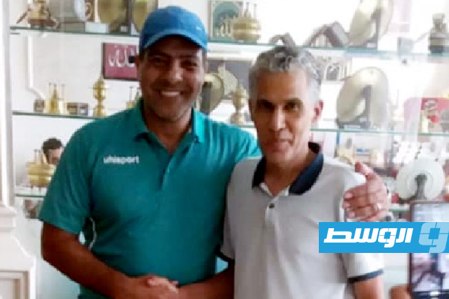 محرر الوسط زين العابدين بركان مع المدرب المصري طارق العشري. (خاص - الوسط)