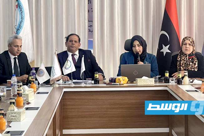 مشاركون في ورشة حول التعامل مع تداعيات الكوارث بجامعة درنة، 6 مايو 2025. (وزارة التعليم في حكومة الوحدة)