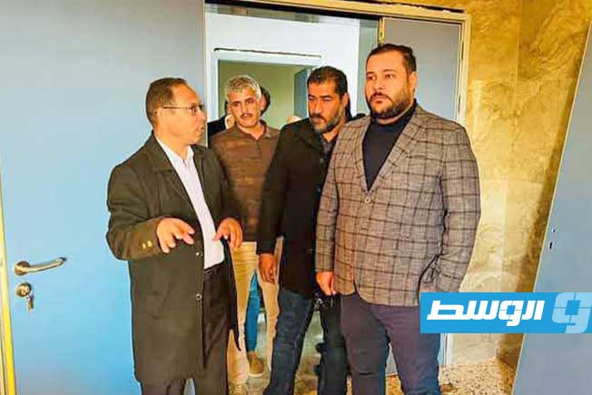 من زيارة المدير التنفيذي لجهاز التنمية الوطنية إلى مستشفى أبو هادي القروي الجاري تطويره في سرت (الإنترنت)