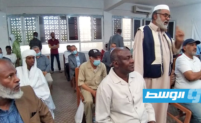 اجتماع وزيرة الثقافة مع عميد البلدية والنشطاء والمثقفين في سبها. (تصوير: رمضان كرنفودة)