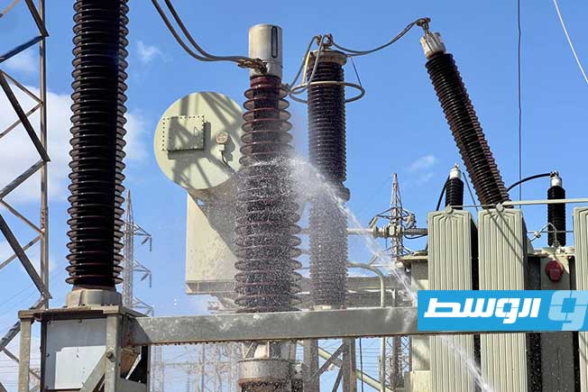 من أعمال الصيانة الطارئة لمحطة مفترق الطرق بمدينة شحات «جهد 11/66/220 ك.ف»، السبت 20 سبتمبر 2025 (الشركة العامة للكهرباء)