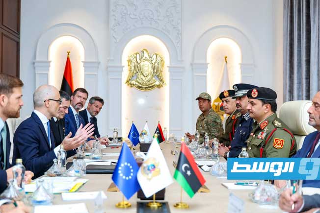 لقاء صدام حفتر مع الوفد الأوروبي في بنغازي، الأحد 7 ديسمبر 2025. (القيادة العامة)