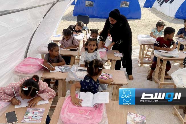 فصل دراسي بأحد مخيمات النزوح بغزة. (فيسبوك)