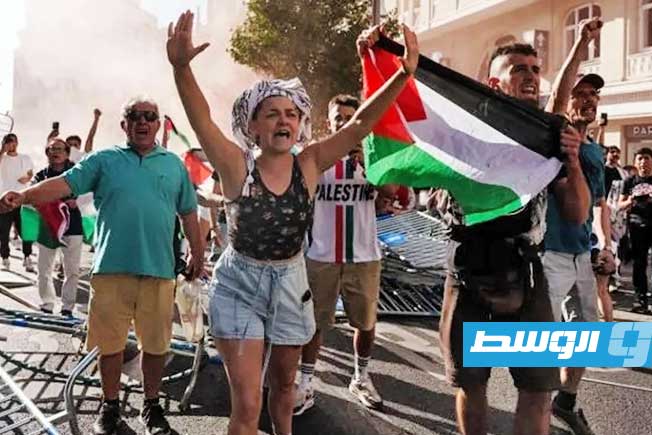 جانب من الاحتجاجات الشعبية خلال طواف إسبانيا للدراجات الأحد 14 سبتمبر 2025 (إكس)