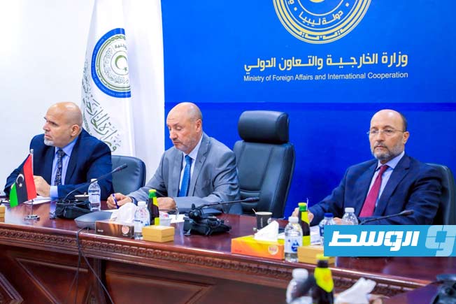 اجتماع مسؤولي عدد من الجهات الحكومية لبحث أوضاع الليبيين في الخارج، الإثنين 23 يونيو 2025. (وزارة الخارجية والتعاون الدولي)