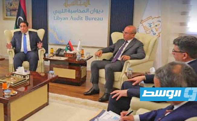 الاجتماع الموسعة برئاسة المنفي لمتابعة الإنفاق الحكومي وتنفيذ خطة الإفصاح والشفافية والمشروعات التنموية، الإثنين 26 ديسمبر 2022. (حكومتنا)