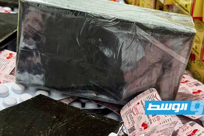 شحنة حشيش وأقراص ترامادول جرى ضبطها في أجدابيا. (جهاز مكافحة المخدرات والمؤثرات العقلية)
