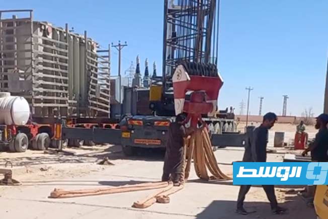 وصول محول كهرباء إلى محطة سمنو، 3 مايو 2025 (لقطة مثبتة من مقطع مصور: الشركة العامة للكهرباء)