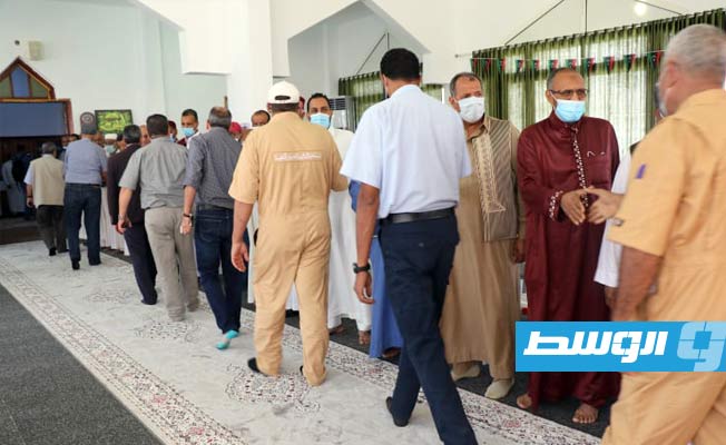 «أجوكو» تبحث حل مشكلة التلوث البيئي في الواحات