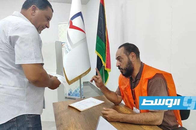 معلم يصوت في انتخابات النقابات الفرعية للمعلمين، 19 يوليو 2026 (مفوضية الانتخابات)