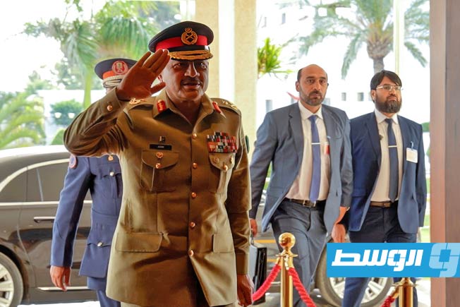 صدام حفتر يعقد اجتماعًا موسعًا مع قائد الجيش الباكستاني في بنغازي