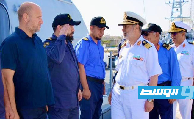 زورقان جديدان وصلا قاعدة طرابلس البحرية بعد تسلمهما من إيطاليا (رئاسة الأركان التاعبة لحكومة الوحدة الوطنية)
