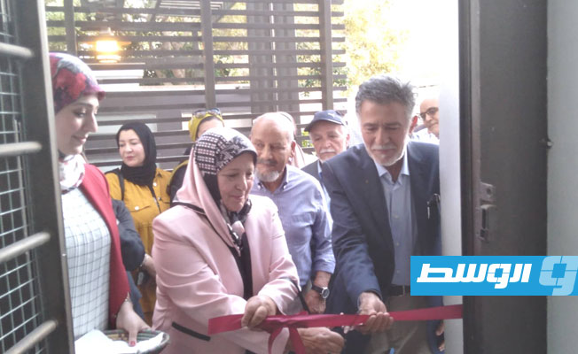 المهندسة إكرام باشا أمام تفتتح المعرض (بوابة الوسط)
