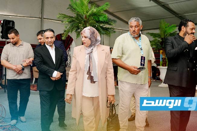 ووزيرة الثقافة والفنون صالحة الدروقي فى افتتاح الحدث (فيسبوك)
