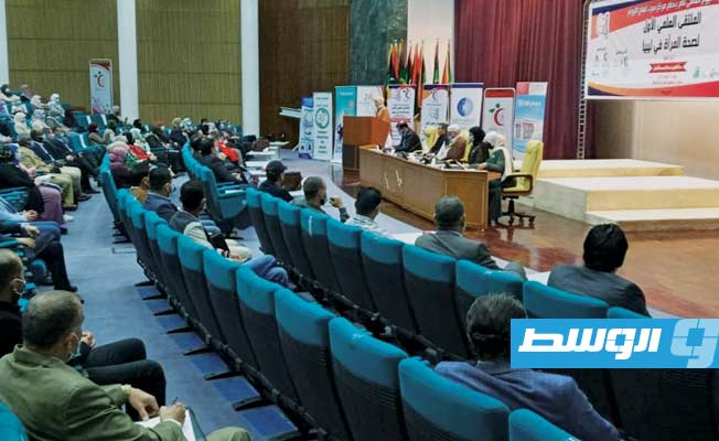 إحدى جلسات الملتقى الأول لصحة المرأة بمجمع قاعات واغادوغو في سرت. (الإنترنت)